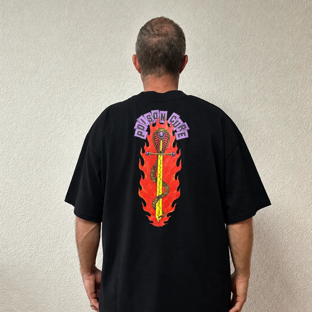 T-shirt Poison Cure noir porté par Benoît, fondateur de JaOcCo, coupe oversize taille M, vue de dos