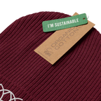 Burgundy ribbed beanie with its organic cotton tag